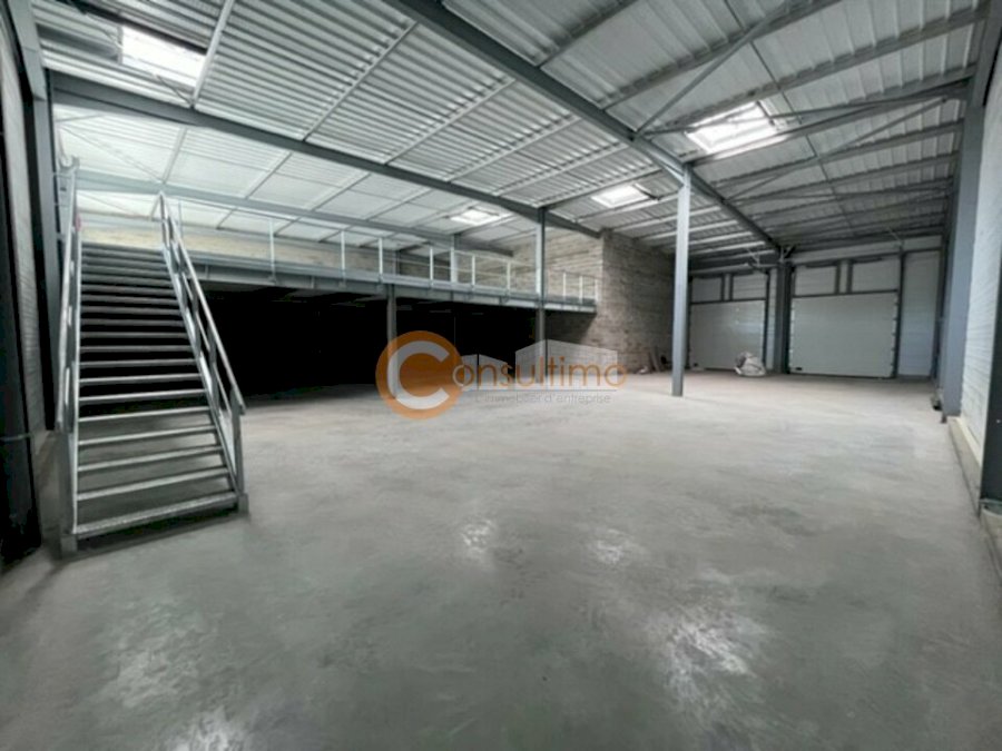 Local d'activité à louer 556 m² - Mios