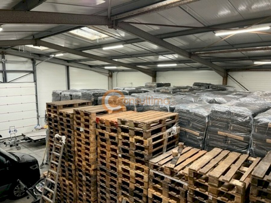 Local d'activité à louer 720 m² - Saint-Loubès