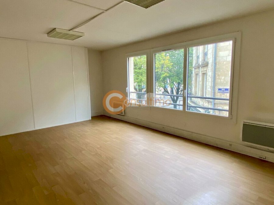 Bureau à louer 131 m² - Bordeaux