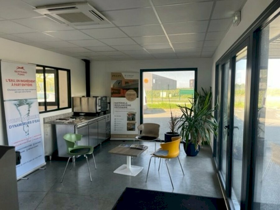 Local d'activité à acheter 1286 m² - Pompignac