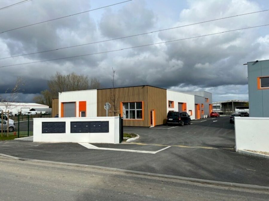 Local d'activité à louer 258 m² - Carbon-Blanc