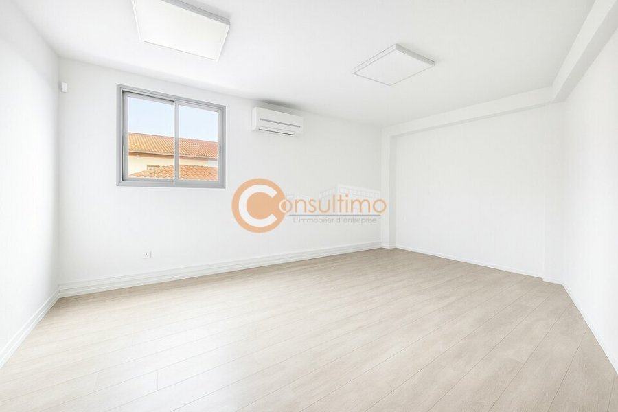 Local commercial à louer 67 m² - Cenon