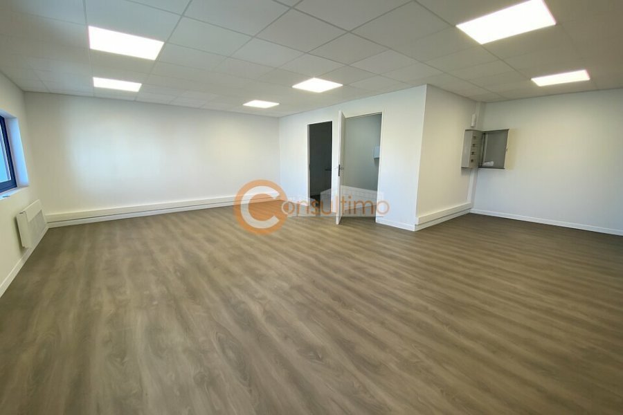 Local d'activité à louer 694 m² - Artigues-près-Bordeaux