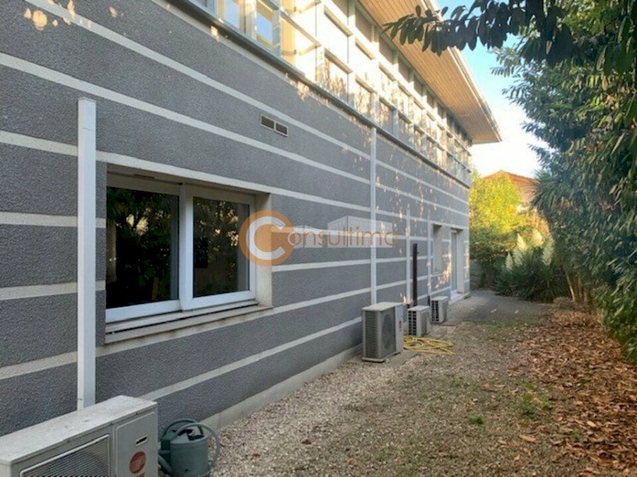 Bureau à louer 350 m² - Pessac