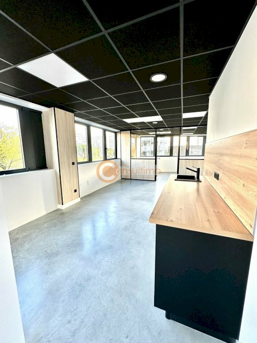Bureau à louer 59 m² - Talence