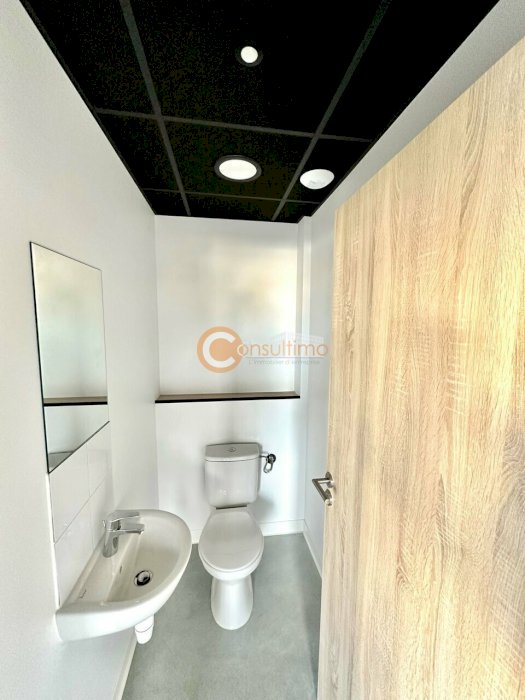 Bureau à louer 59 m² - Talence