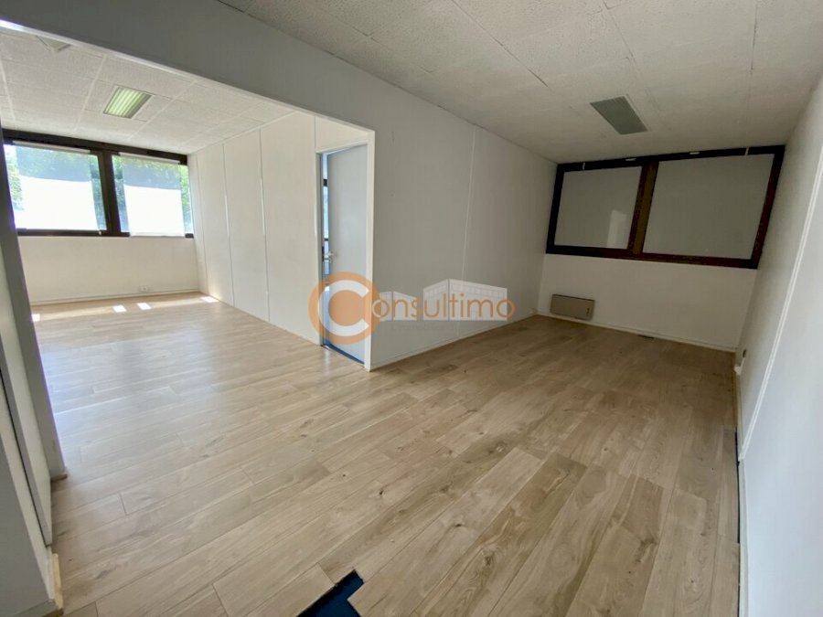 Bureau à louer 67 m² - Mérignac