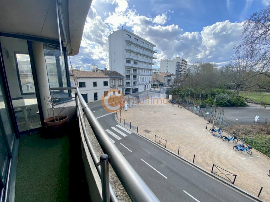 Bureau à acheter 69 m² - Bordeaux