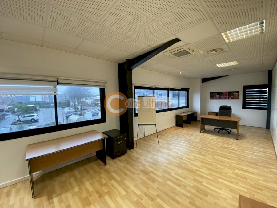 Local commercial à louer 991 m² - Libourne