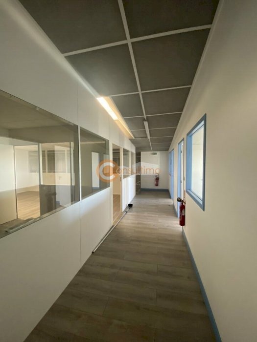 Local commercial à louer 991 m² - Libourne