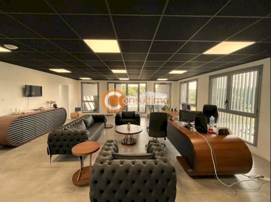 Bureau à louer 700 m² - Montussan
