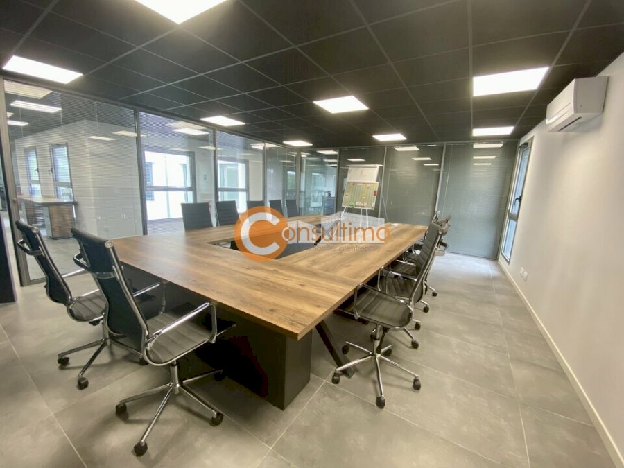 Bureau à louer 700 m² - Montussan
