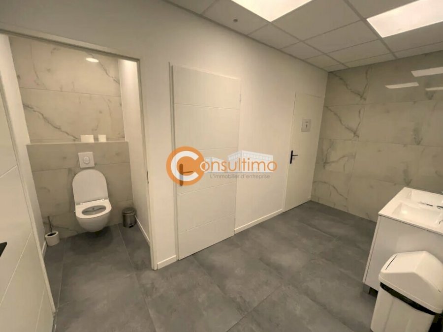 Bureau à louer 700 m² - Montussan