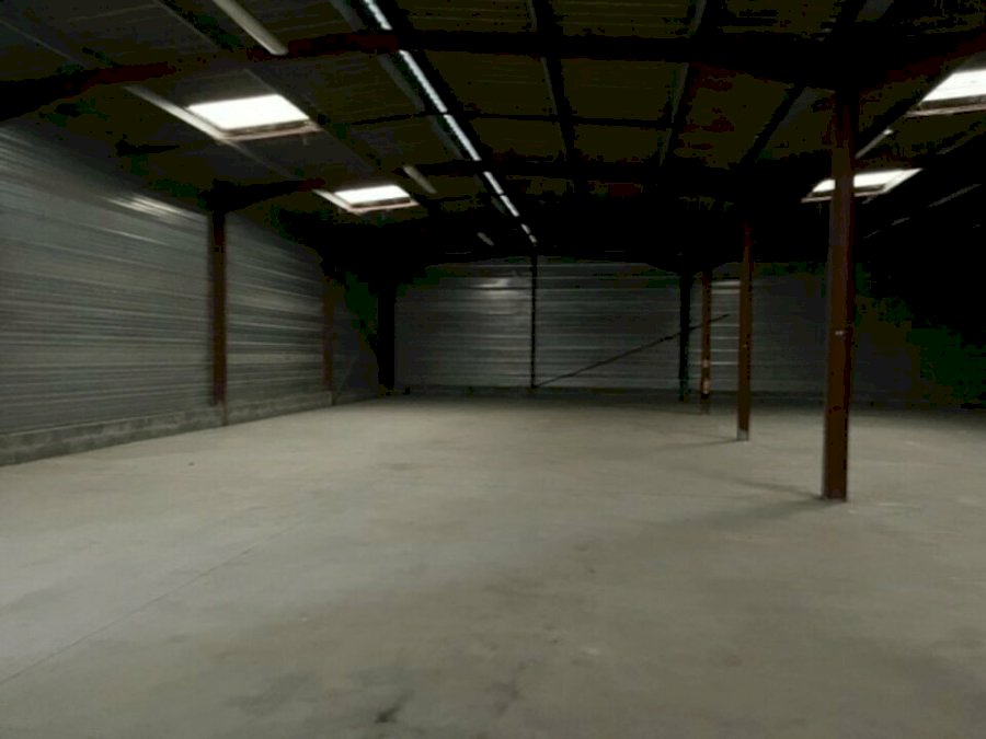 Local d'activité à louer 850 m² - Carbon-Blanc