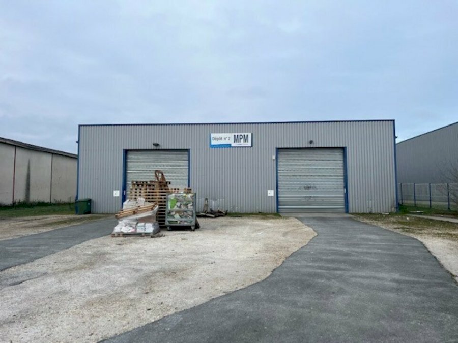 Local d'activité à louer 850 m² - Carbon-Blanc