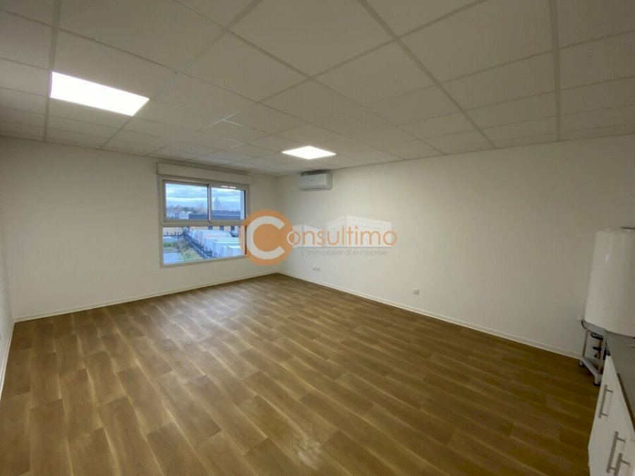 Bureau à louer 40 m² - Ambarès-et-Lagrave