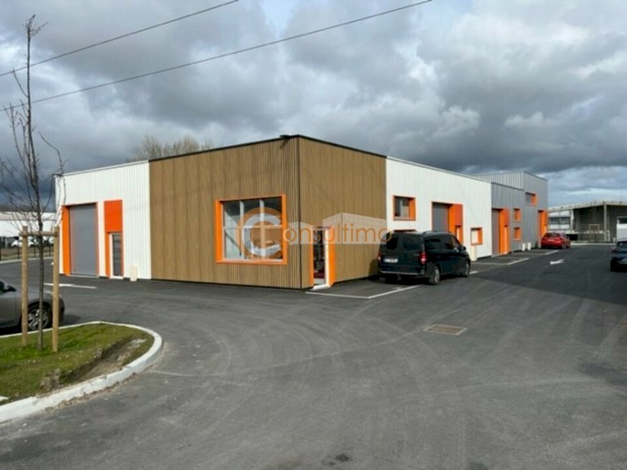 Local d'activité à acheter 150 m² - Carbon-Blanc