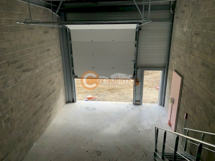 Local d'activité à louer 155 m² - Montussan
