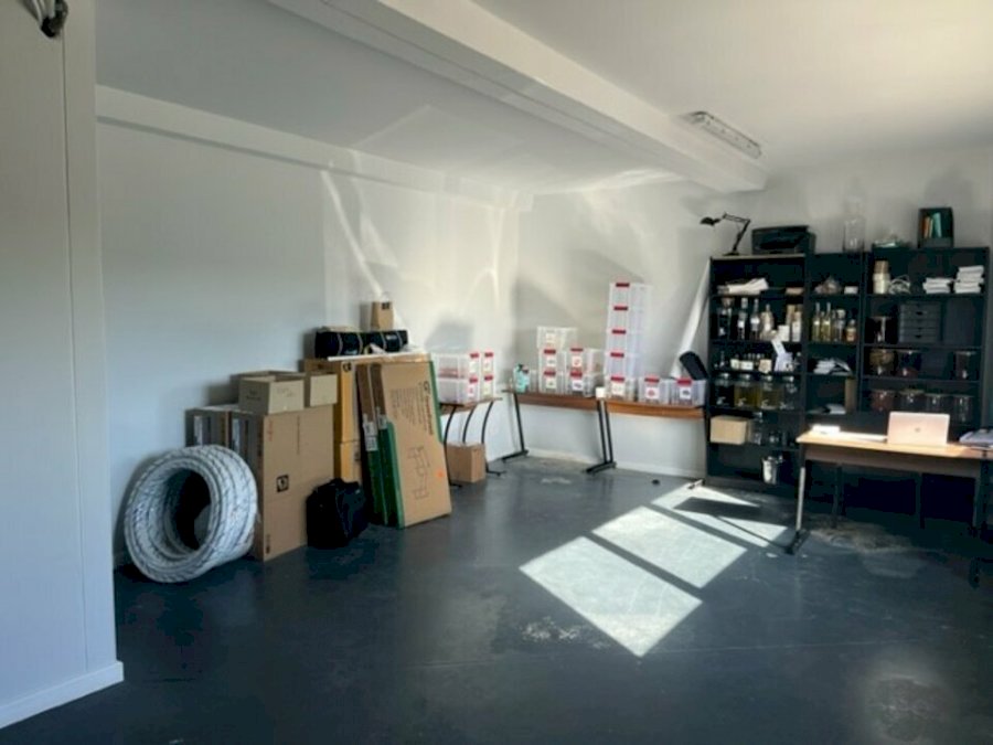 Local d'activité à acheter 525 m² - Izon