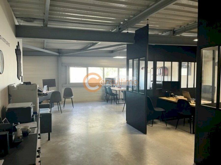 Local d'activité à louer 258 m² - Carbon-Blanc