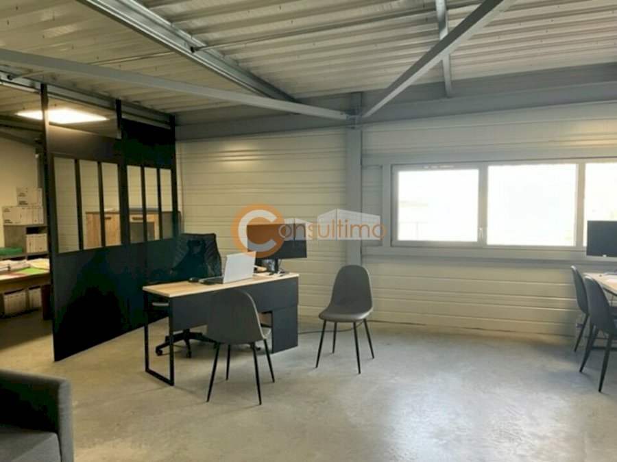 Local d'activité à louer 258 m² - Carbon-Blanc