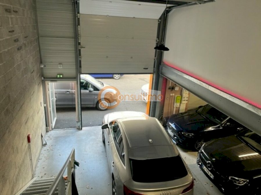 Local d'activité à louer 258 m² - Carbon-Blanc