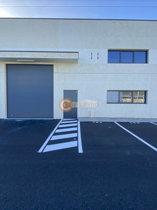 Local d'activité à louer 225 m² - Mios