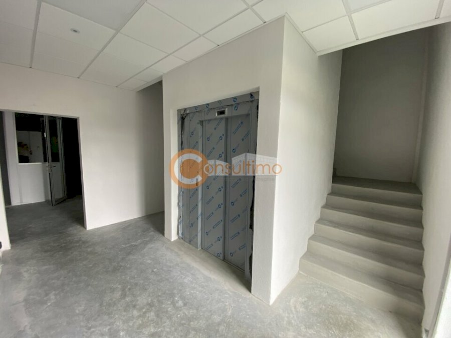 Bureau à acheter 782 m² - Mios