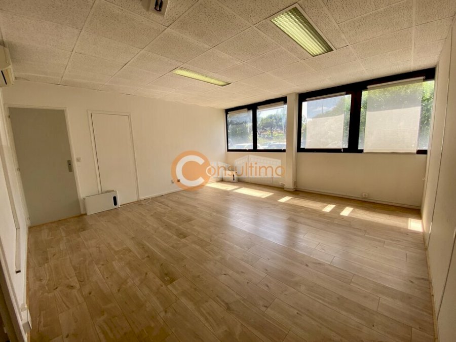 Bureau à louer 67 m² - Mérignac