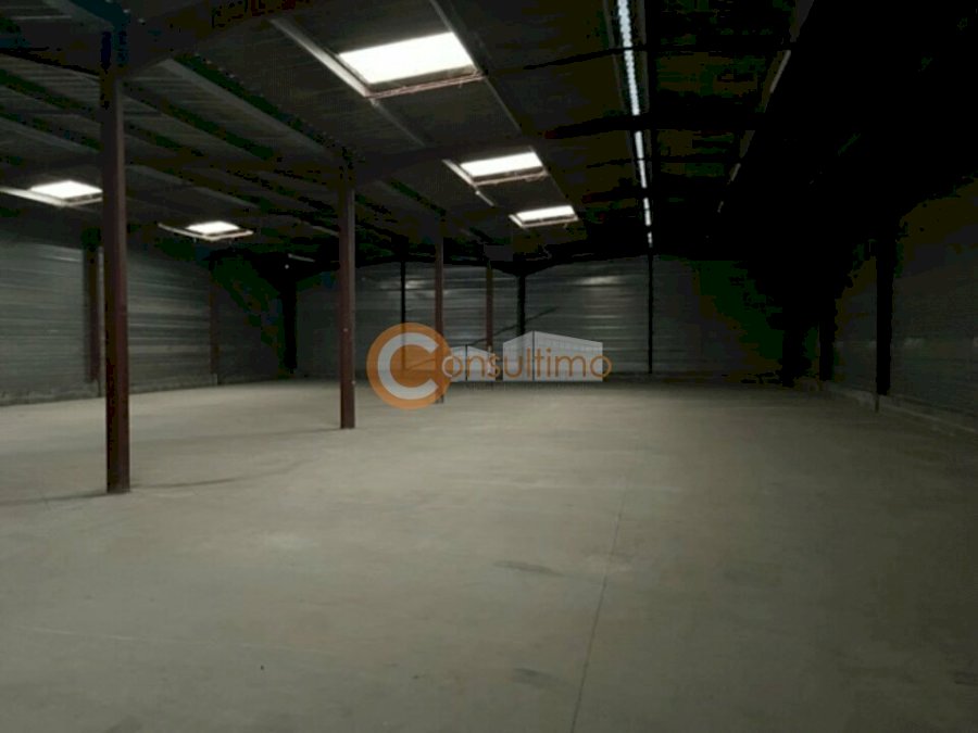 Local d'activité à louer 850 m² - Carbon-Blanc