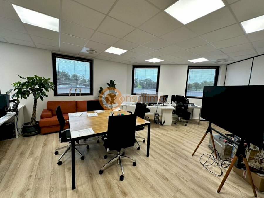 Bureau à acheter 236 m² - Fargues-Saint-Hilaire