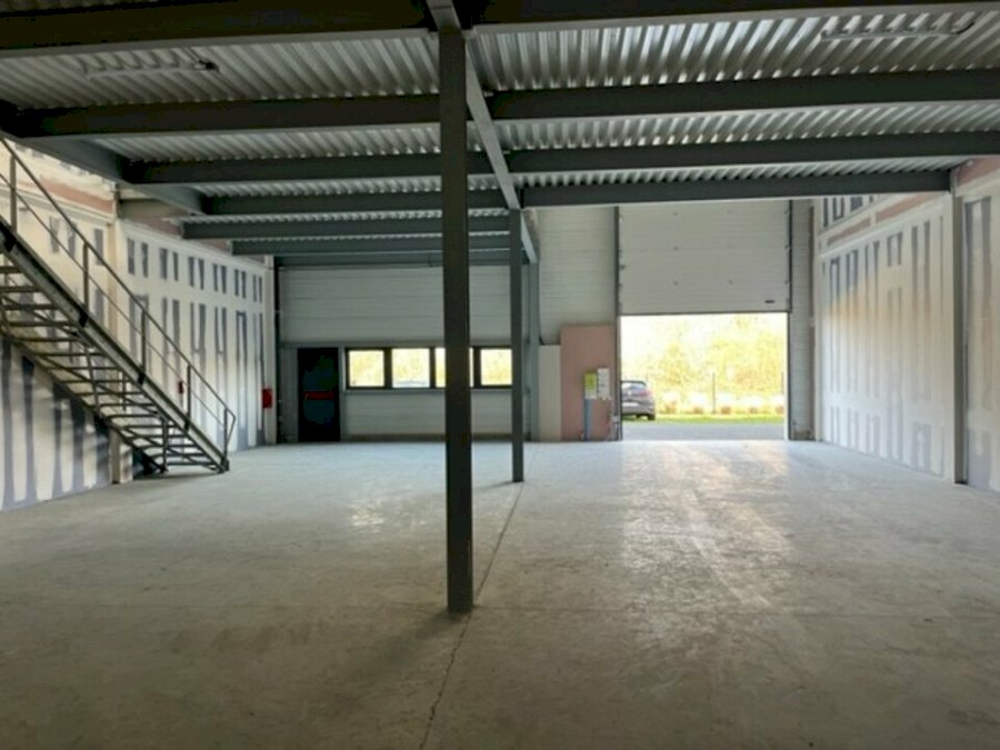 Local d'activité à louer 374 m² - Sallebœuf