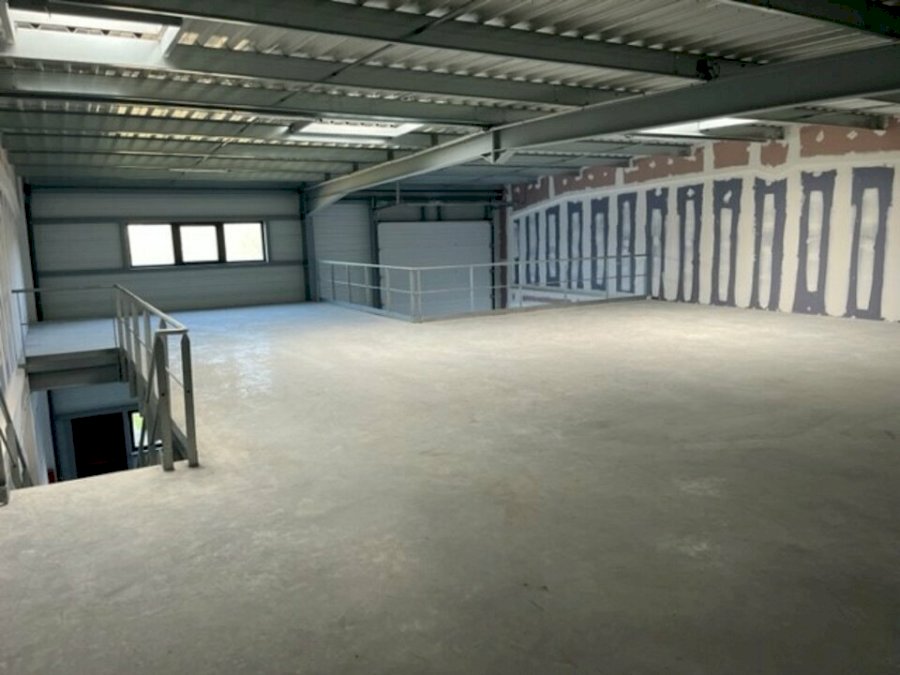 Local d'activité à louer 374 m² - Sallebœuf