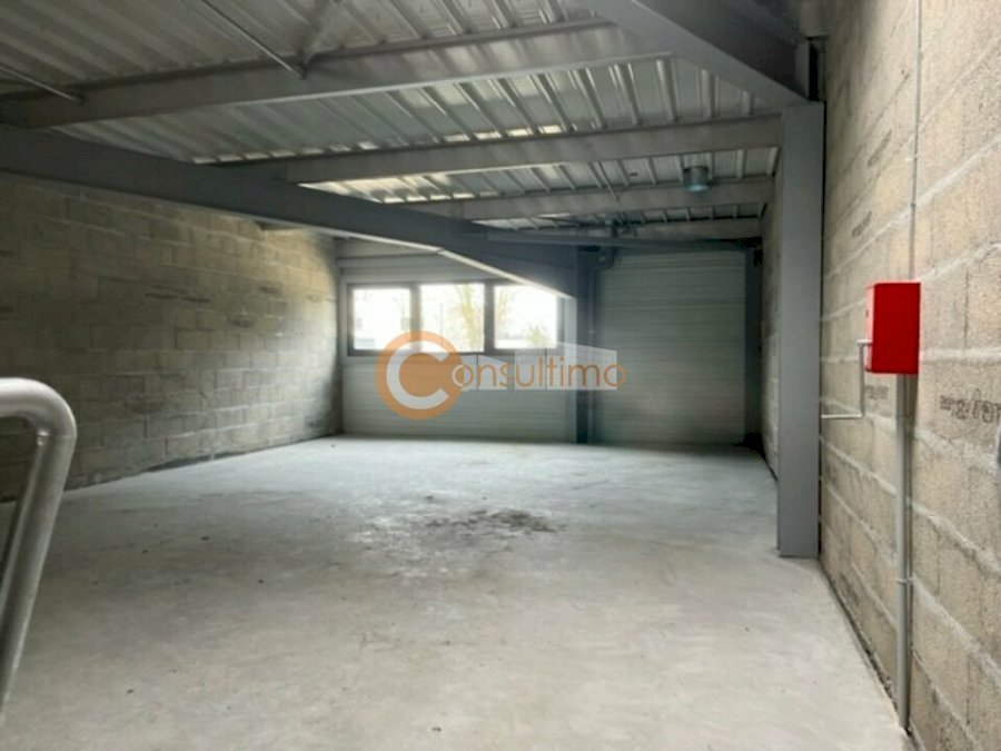 Local d'activité à louer 169 m² - Montussan