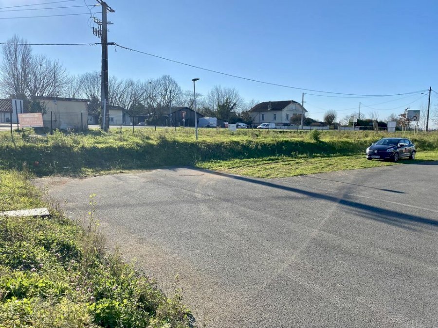 Terrain à louer 60 m² - Sallebœuf