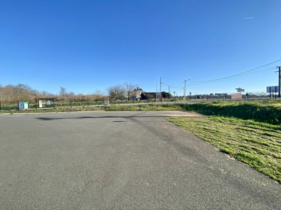 Terrain à louer 60 m² - Sallebœuf