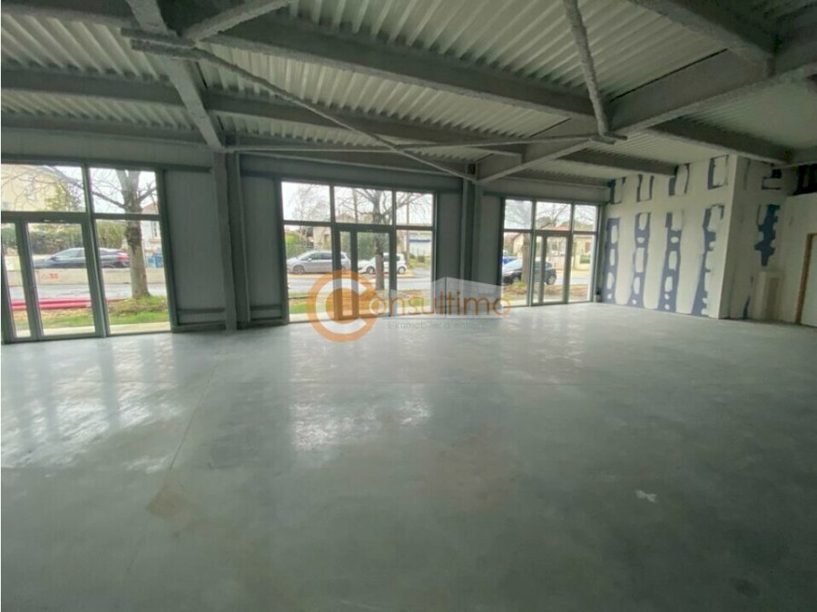Local commercial à louer 245 m² - Carbon-Blanc