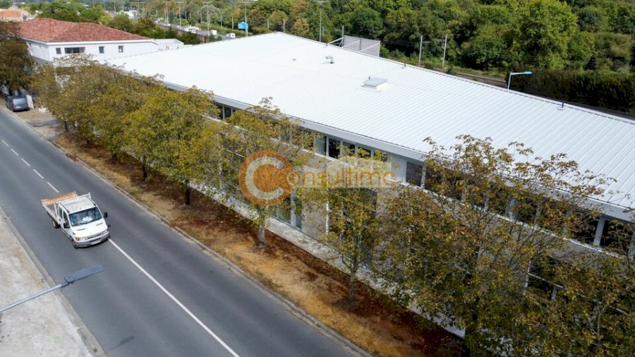 Bureau à acheter 136 m² - Carbon-Blanc