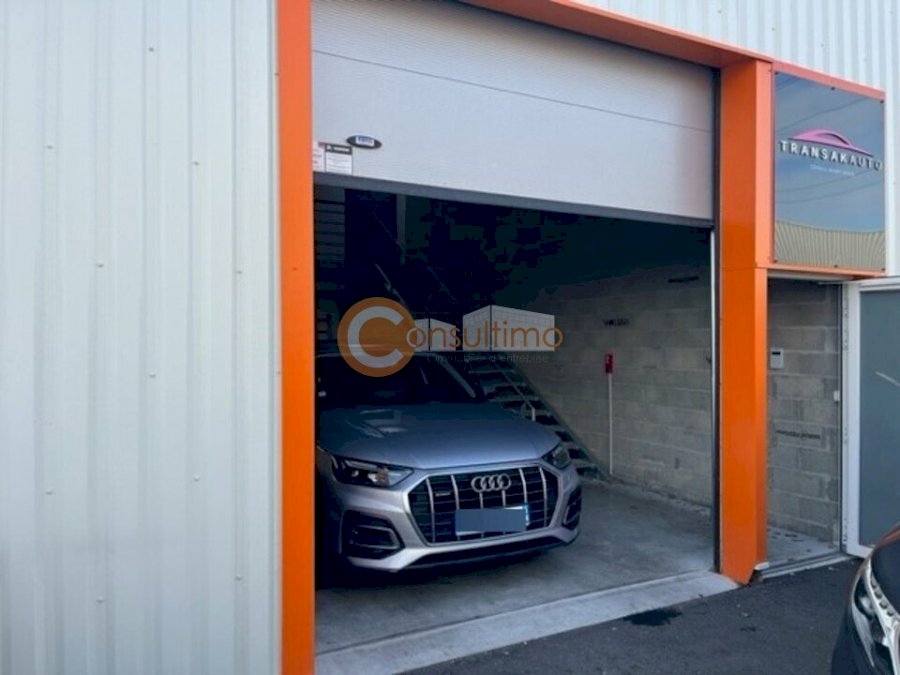 Local d'activité à louer 258 m² - Carbon-Blanc