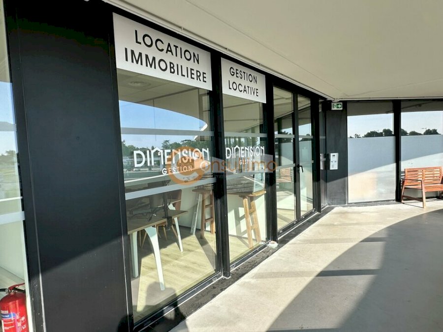 Bureau à acheter 236 m² - Fargues-Saint-Hilaire