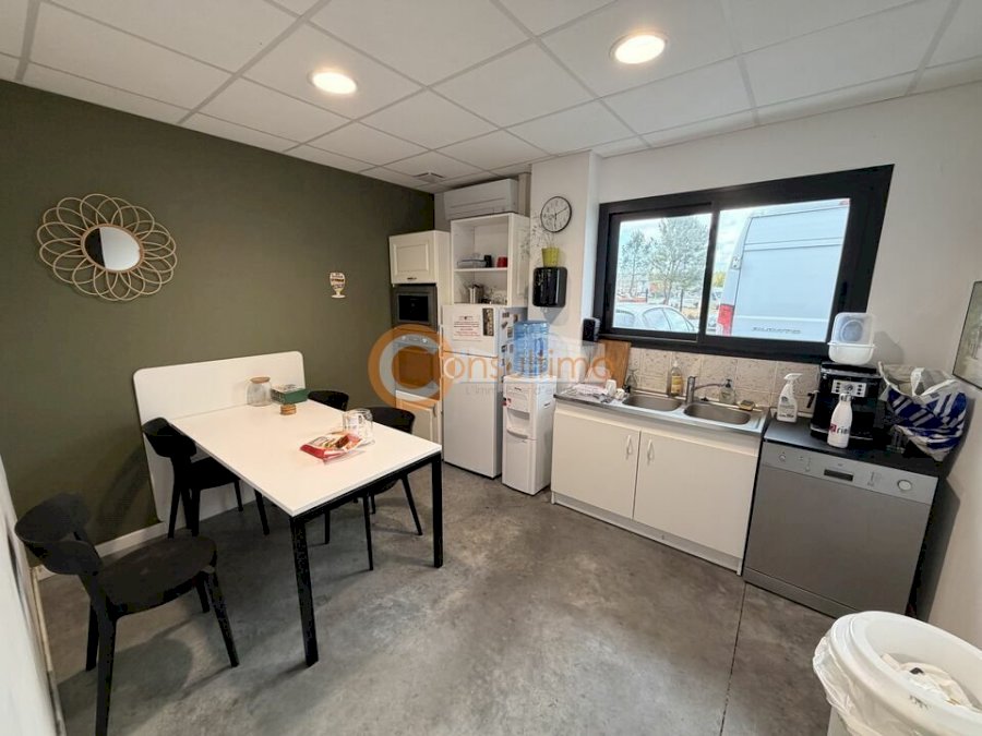 Local d'activité à acheter 750 m² - Le Barp