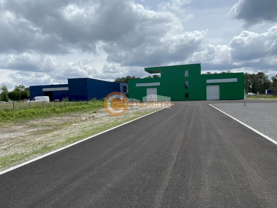 Bureau à acheter 1500 m² - Mios