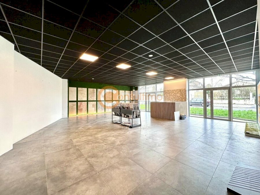 Local commercial à louer 138 m² - Carbon-Blanc