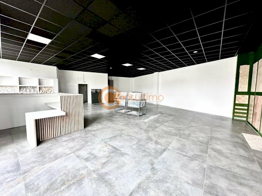 Local commercial à louer 138 m² - Carbon-Blanc