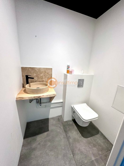 Local commercial à louer 138 m² - Carbon-Blanc