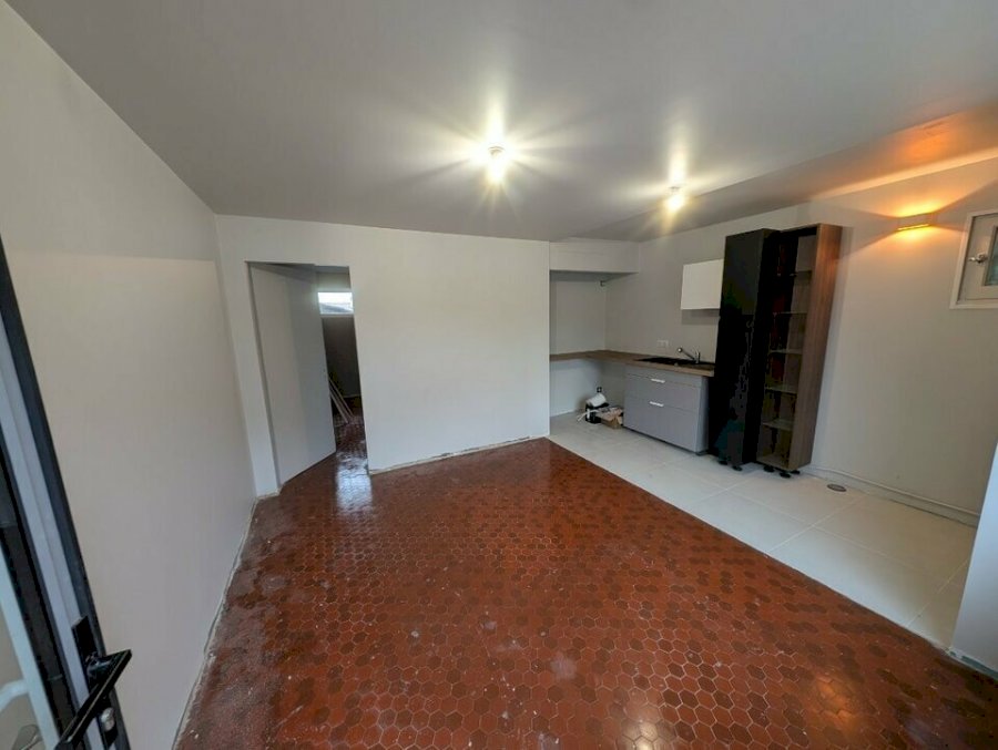 Entrepôt à louer 135 m² - Tresses