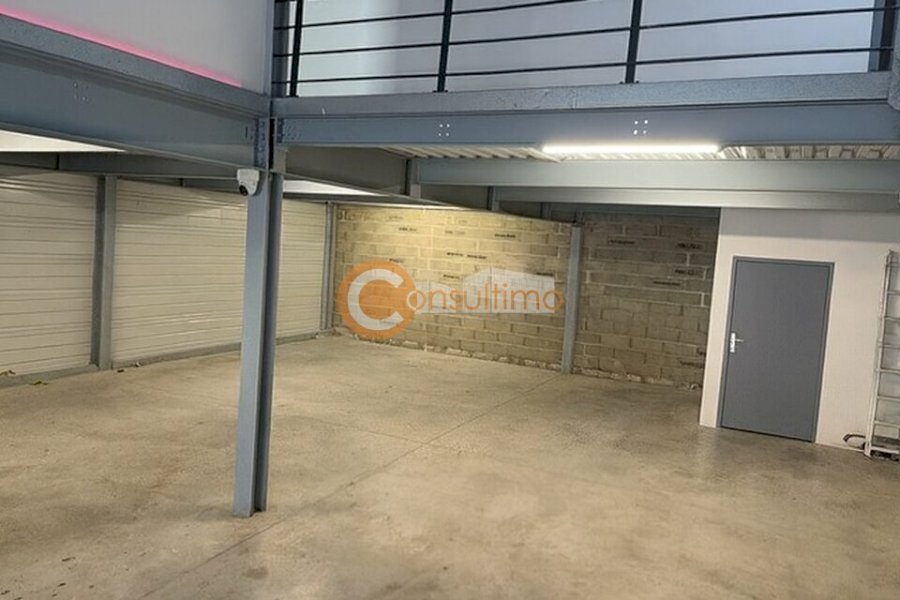Local d'activité à louer 258 m² - Carbon-Blanc