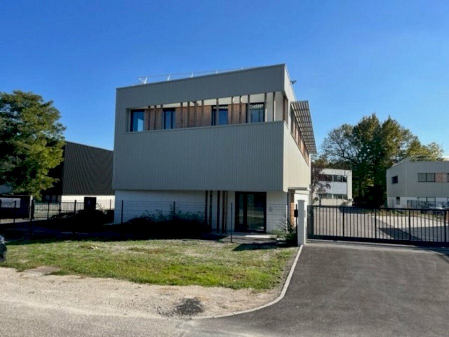 Local d'activité à louer 600 m² - Gradignan