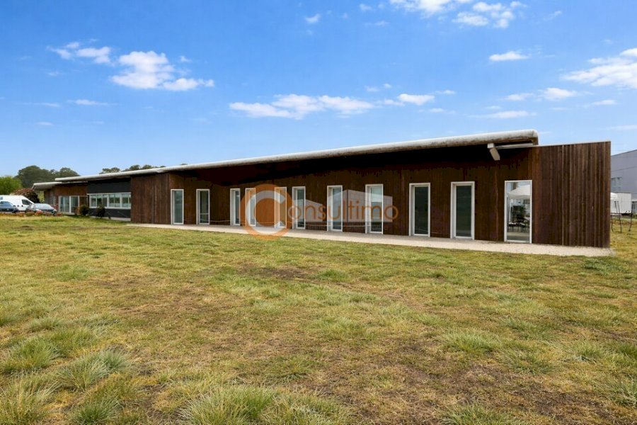 Bureau à acheter 750 m² - Martillac