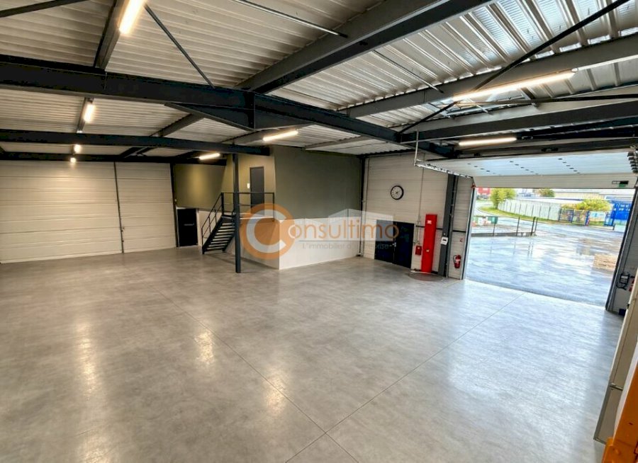 Local d'activité à acheter 750 m² - Le Barp